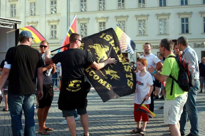 Legidisten gegen den Islam. Armes Kind. Foto: L-IZ.de