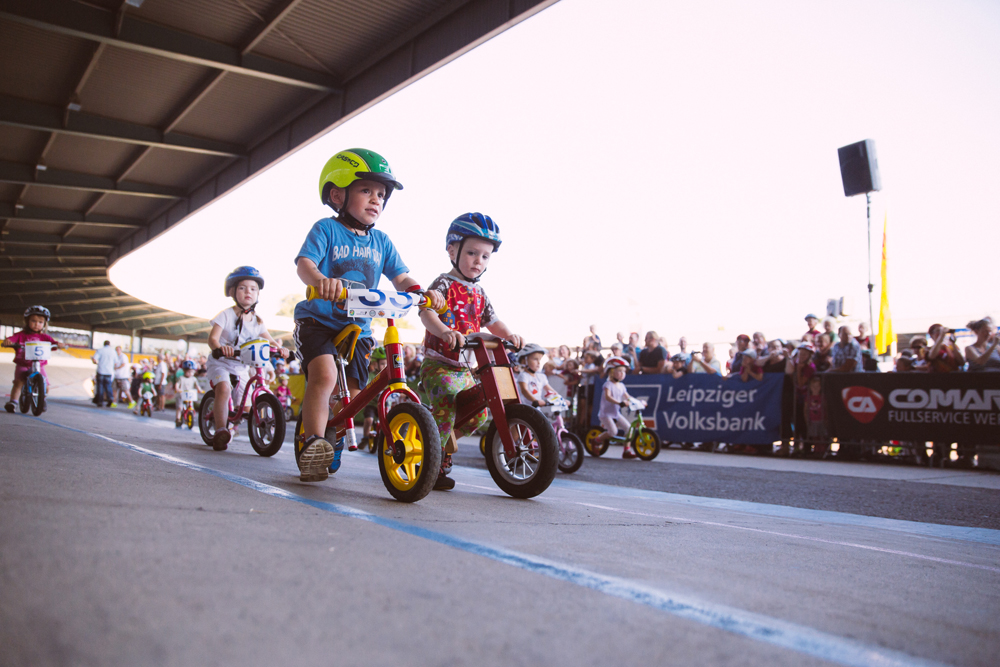 Fast 600 Kinder waren auf der Leipziger Radrennbahn am Start. Foto: Florian Pappert