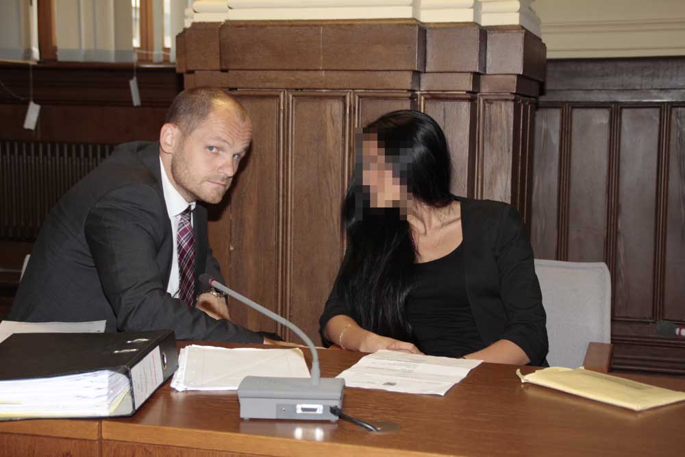 Studentin Lina B. (re.) soll in die Abwicklung eines Crystal-Deals verwickelt gewesen sein. Foto: Martin Schöler