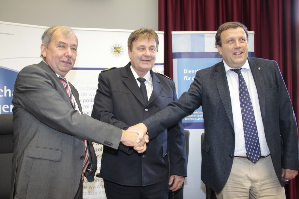 IHK-Präsident Wolfgang Topf, Polizeichef Bernd Merbitz und Handwerkskammer-Präsident Claus Grohn wollen die Eigentumskriminalität in Leipzig eindämmen. Foto: Martin Schöler