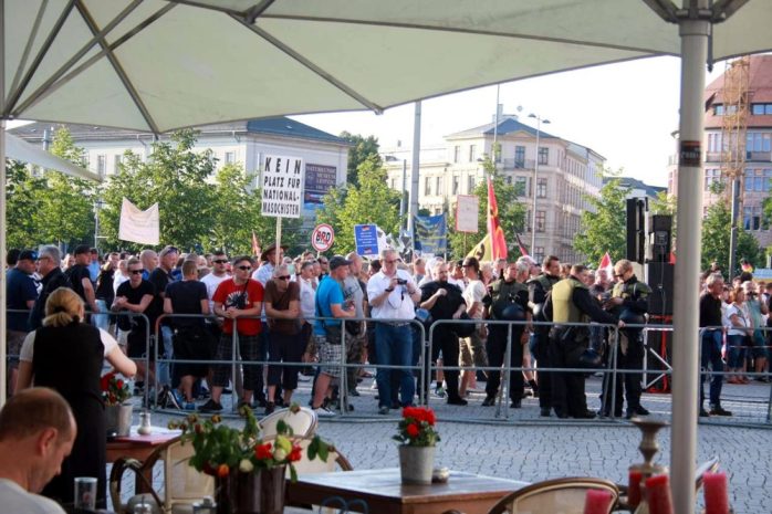 NoLegida am Cafe Wagner. Foto: L-IZ.de