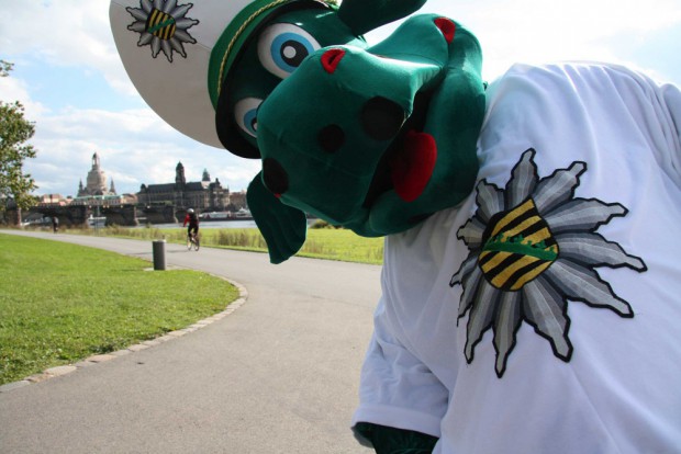 Präventionssymbolfigur Poldi darf nicht in Rente. Foto: Polizei Sachsen