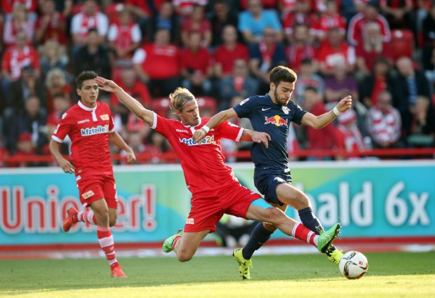 Soeren Brandy (Berlin) and Massimo Bruno (RB Leipzig). Foto: GEPA pictures