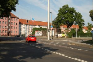 Eigentlich zu eng für alle Wegebeziehungen: Kreuzung Theresienstraße / Delitzscher Straße. Foto: Ralf Julke