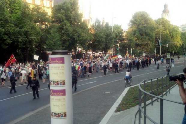 Legida an der Thomaskirche. Irgendwie rechtsextreme Sprüche ...Foto: L-IZ.de