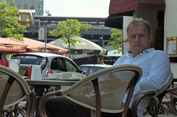 Irgendjemand hat Tino Eisbrenner ein Interview an die Backe geheftet. Foto: Sandy Reichel