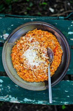 Fruchtiges Tomatenrisotto. Foto: Maike Klose