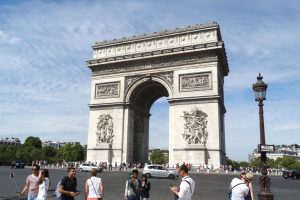 Viele Triumphe in einen Steinbogen gemeißelt - der Arc de Triomphe in Paris. Foto: Patrick Kulow