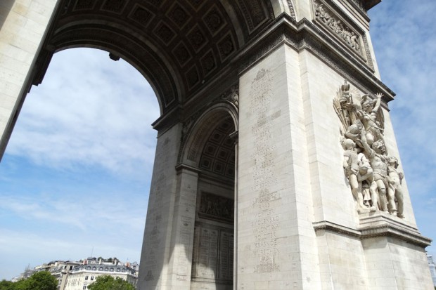 Eine Menge Pariser Triumphbogen, direkt vor uns. Foto: Patrick Kulow