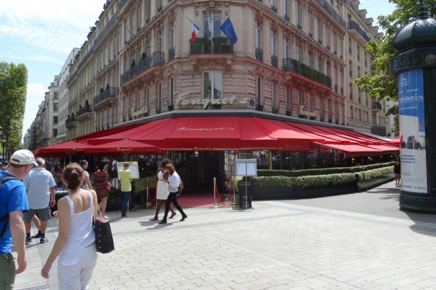 Eines der bekanntesten, oder vielleicht sogar das bekannteste Restaurant der Stadt Paris: "Fouquet's" auf der Champs-Elysées. Foto: Patrick Kulow