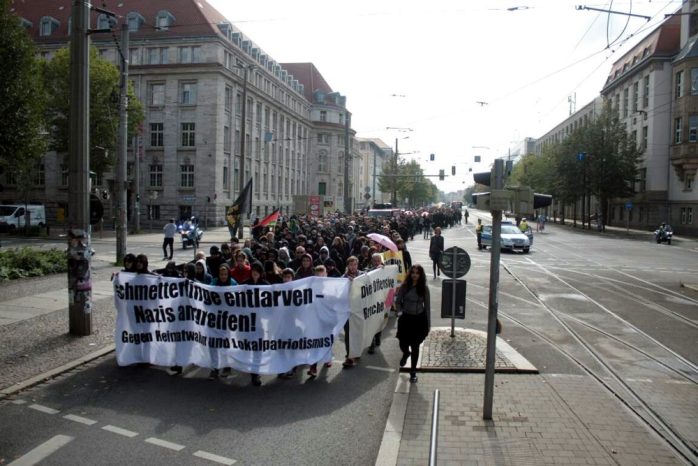 13:00 Uhr in Connewitz - Die Gegendemonstranten ziehen Richtung Innenstadt