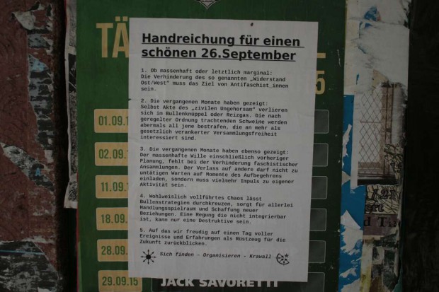 Ein kleines Plakat auf Karli rief frühzeitig zu Aktionen gegen OfD auf. Einige schlugen in Gewalt um. Foto: L-IZ.de