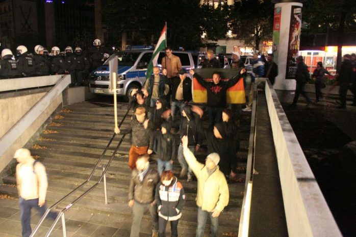 21:25 Uhr Legida verschwindet wieder im Untergrund. Foto: L-IZ.de