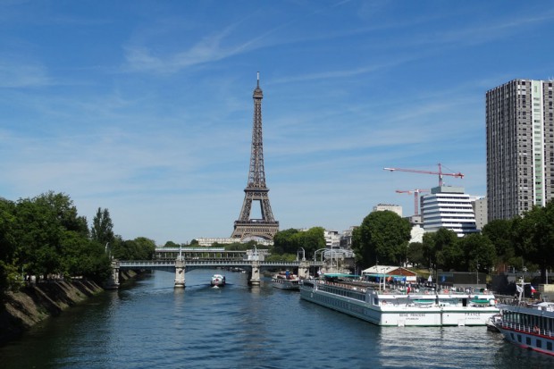 Ein Blick von der Pont de Grenelle zurück zum Eiffelturm. Links die Schwaneninsel. Foto: Patrick Kulow