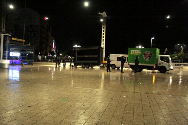 Der leere Legida-Platz nach dem polizeilichen Abbruch