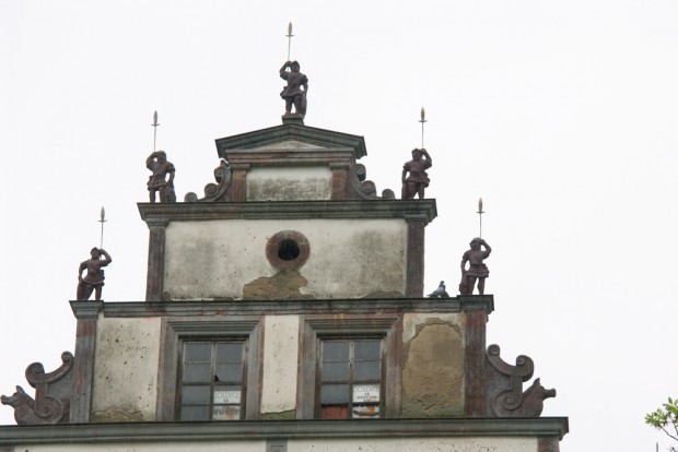 Giebelschmuck auf Schloss Podelwitz. Foto: Karsten Pietsch