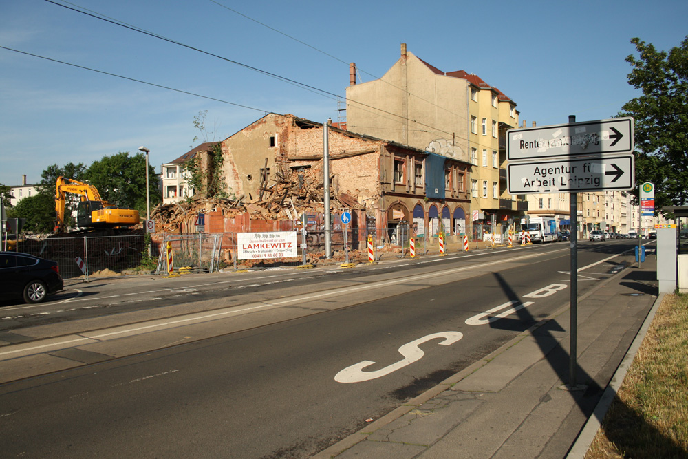 Im Frühjahr abgerissen: der "Goldene Löwe" in Möckern. Foto: Ralf Julke