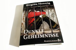 Birgitta Hennig: Dunkle Geheimnisse. Foto: Ralf Julke
