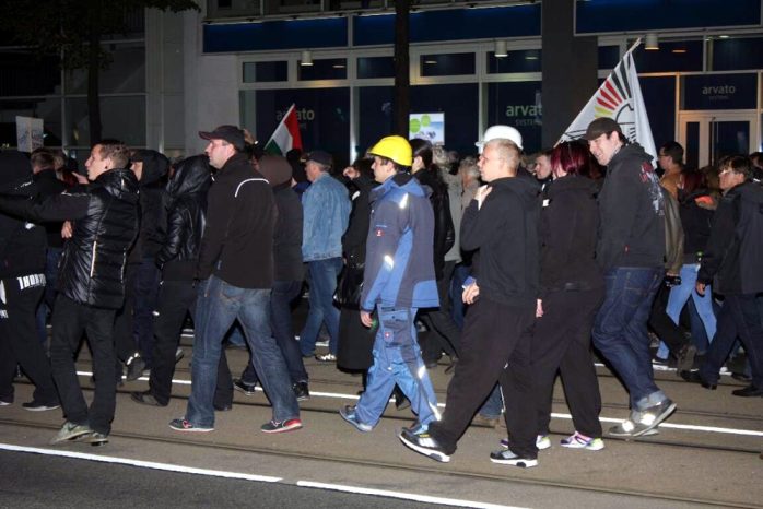 Hier ist Helmpflicht!