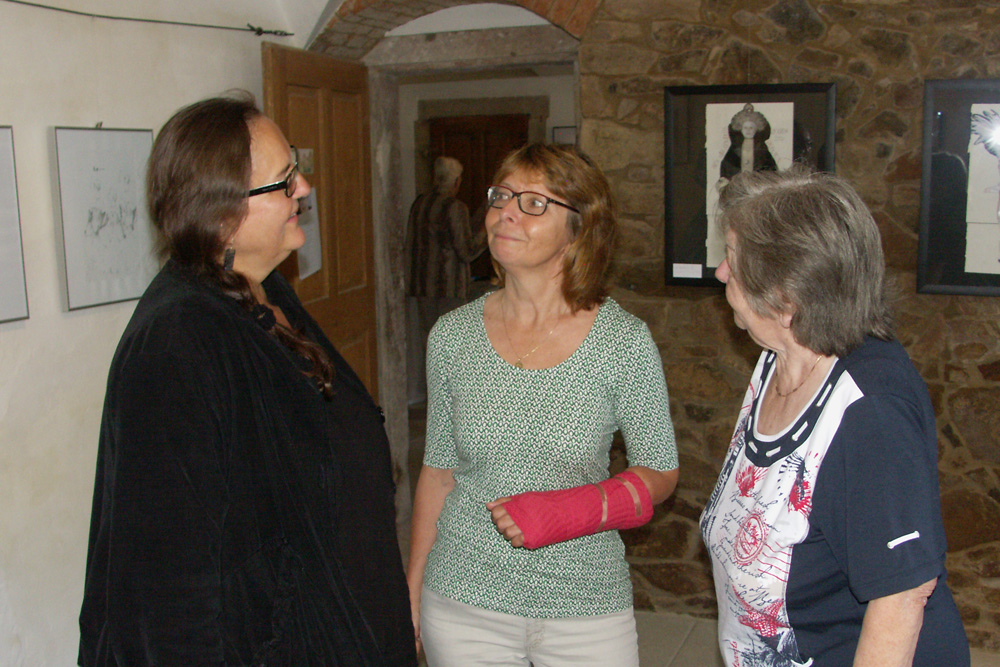 Wie machen Sie das? Neugierige Besucher erkunden sich bei Marlis Knoblauch nach Details und Tricks. Foto: Karsten Pietsch