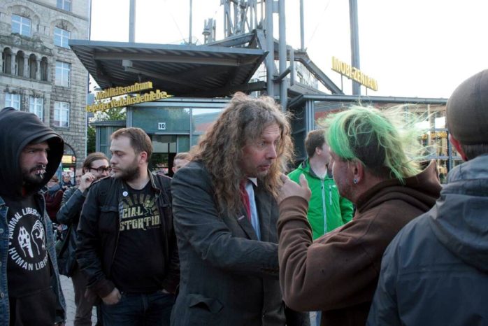 Kommunikation mit dem Volk. Auch dem bunten. Foto: L-IZ.de