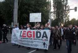 Legida Front beim Rundmarsch. Foto: L-IZ.de