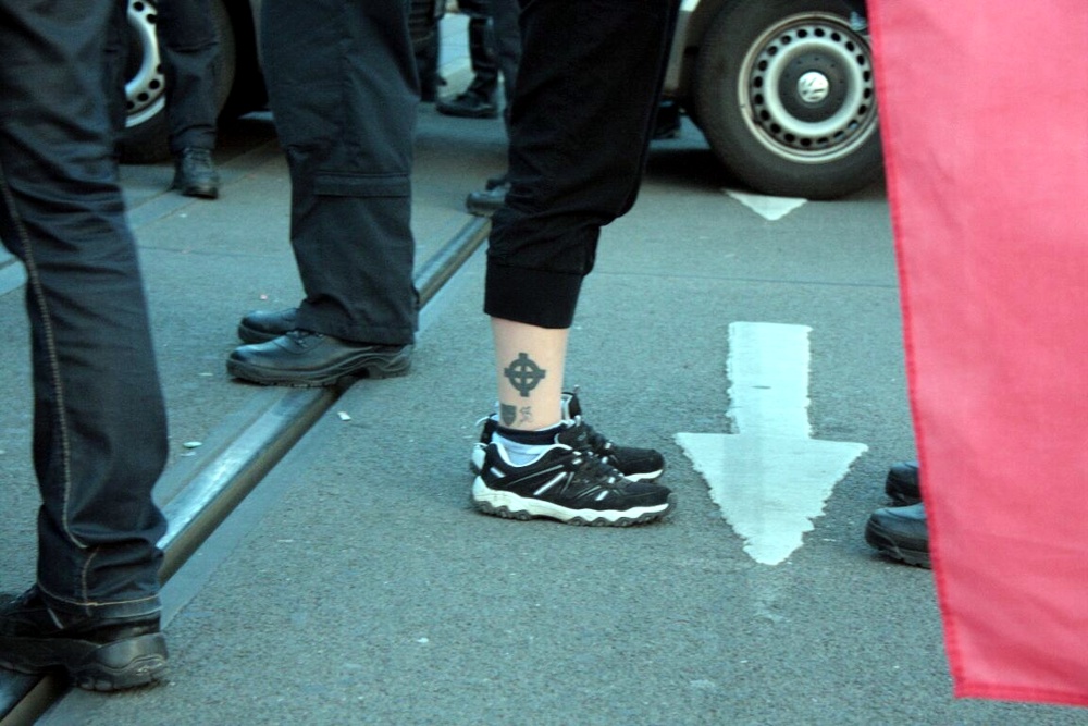 Rechte Gesinnungen - oft laufen sie einfach unbemerkt mit, wie hier bei Legida. Foto: L-IZ.de