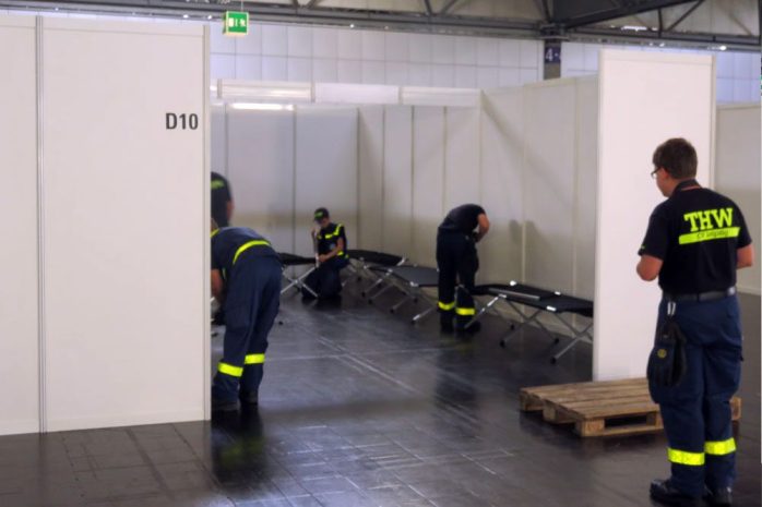 Durch die Trennwände ist wenigstens ein Minimum an Privatsphäre vorhanden. Foto: Matthias Weidemann