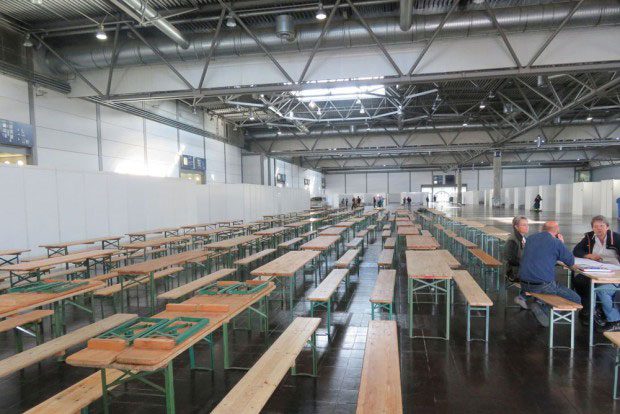 Die Messehalle 4 wurde für bis zu 2.000 Flüchtlinge hergerichtet. Foto: Matthias Weidemann