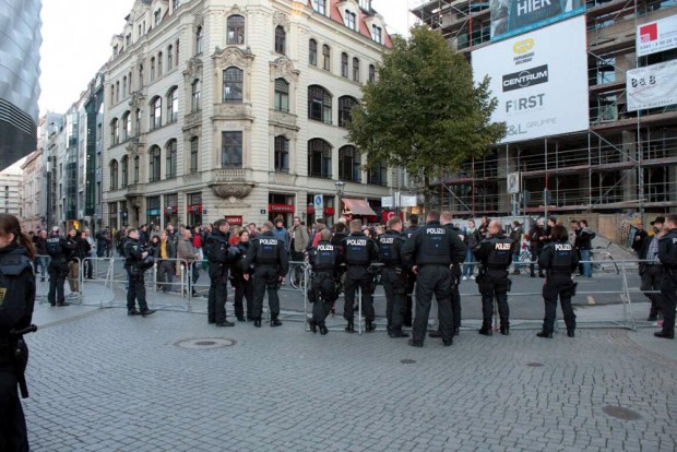 Die NoLegida-Demo auf beiden Seiten ist heute eine gewisse Ermüdung zu erkennen