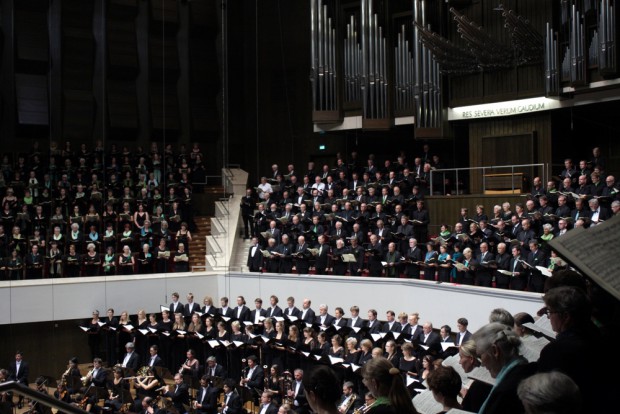Professionelle und Freiwillige singen Brahms. Foto: Alexander Böhm