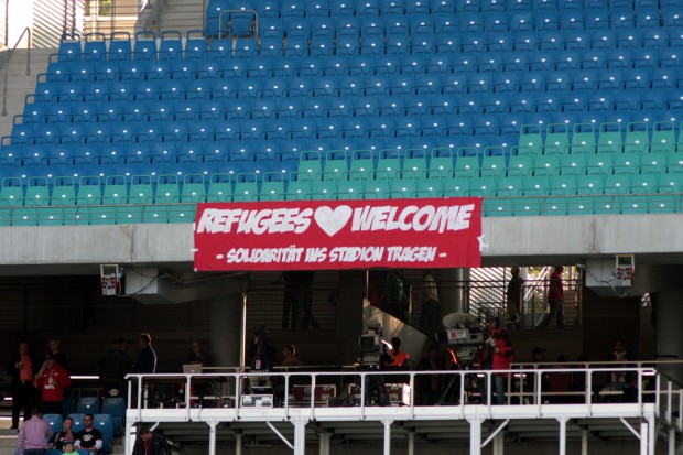 Refugees Welcome im Zetralstadiom. Foto: Alexander Böhm