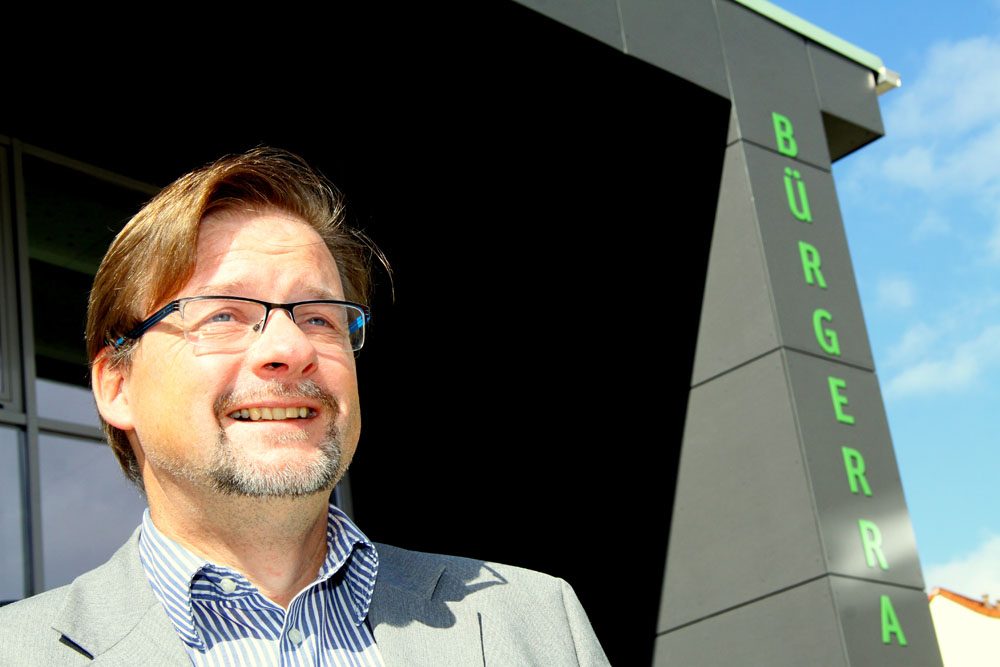 Brachte frischen Wind in die Rathausflure von Markranstädt: Bürgermeister Jens Spiske. Foto: Matthias Weidemann