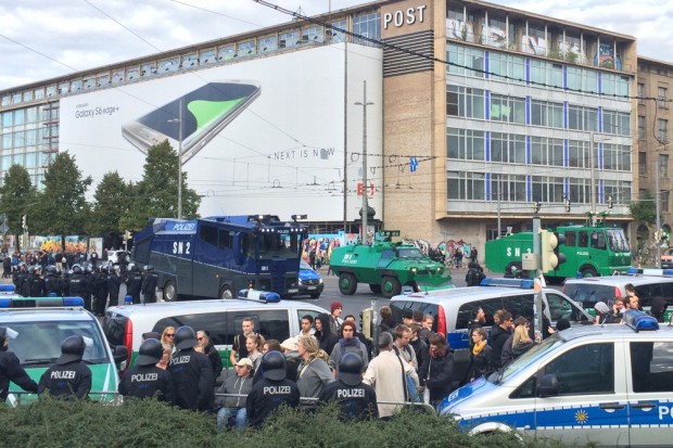 Starke Polizeipräsenz auf dem Augustusplatz. Foto: L-IZ.de
