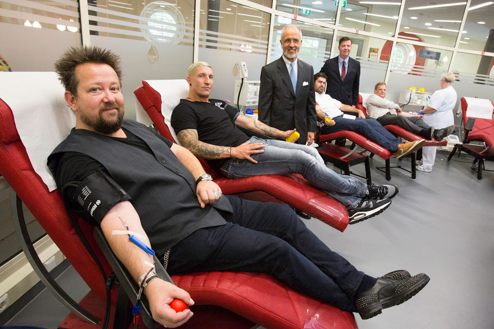 Wollen möglichst viele Blutspender zum Mitmachen zu aktivieren: Sebastian Krumbiegel, Stefan Kretzschmar, Prof. Wolfgang E. Fleig, Karsten Günther, Ekkehard Zimmer und Prof. Thomas Fabian. Foto: Stefan Straube / UKL