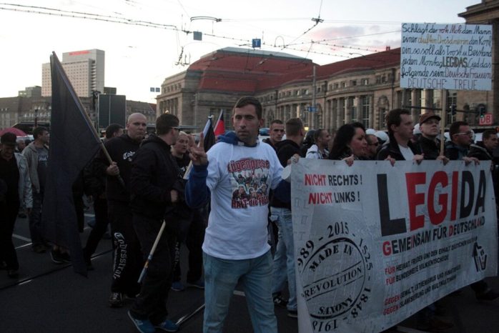 Wofür es mittlerweile alles T-Shirts gibt. Zumindest verdienen noch einige am Treiben in Leipzig. Foto: L-IZ.de