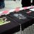 18:00 Uhr. Die Merchandising-Maschine rollt. Lustige T-Shirt-Motive zwischen Kitsch und Volksaufstand bei Legida. Foto: L-IZ.de