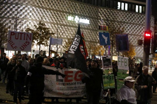 Montags vor der Blechbüchse. Foto: L-IZ.de