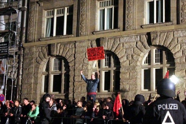 3 Milliarden fürs Militär und 3 Milliarden für Flüchtlinge. Foto: L-IZ.de