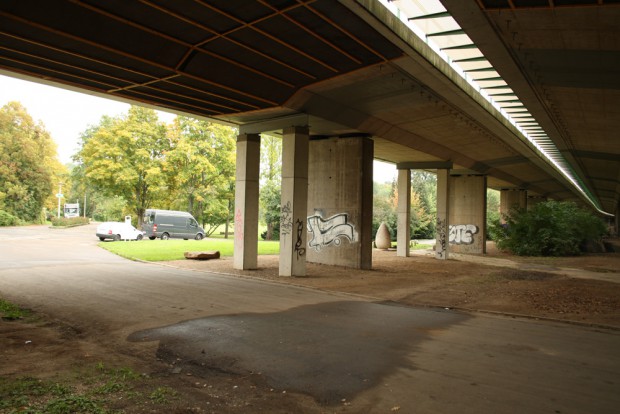 Unter der B2 im agra-Park. Foto: Ralf Julke