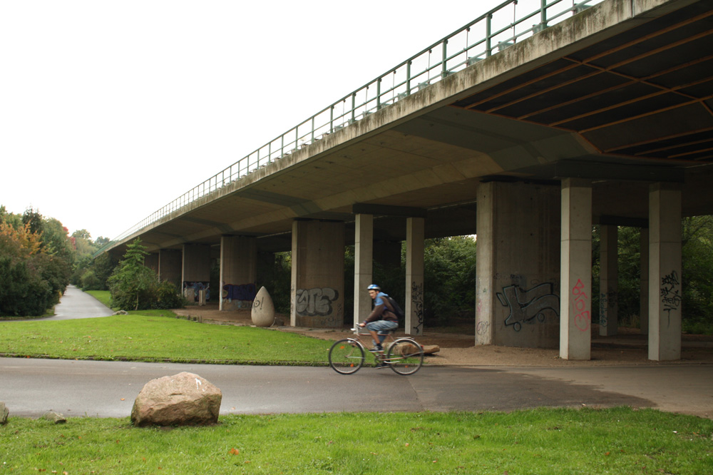 Ein Anblick zum Steinerweichen: B2 im agra-Park. Foto: Ralf Julke