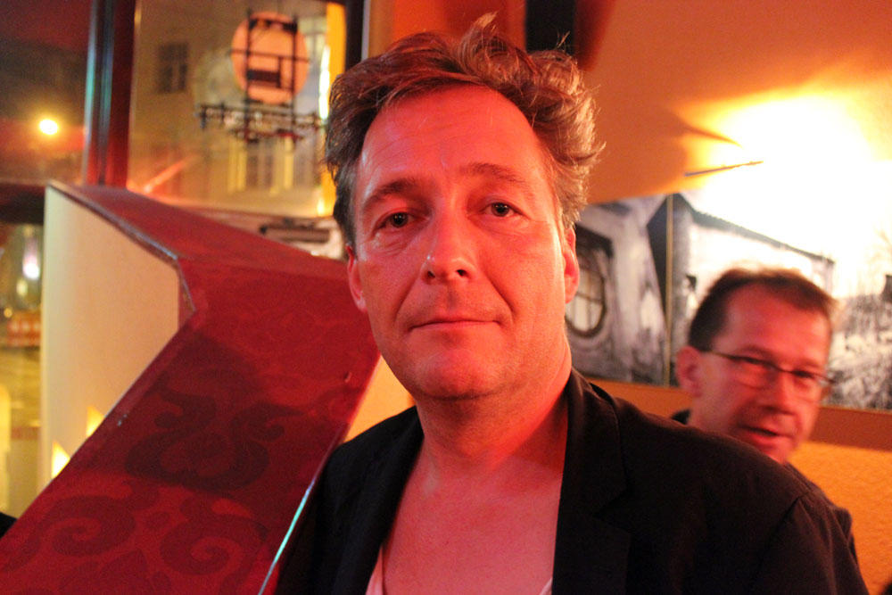 Russian-Doctors-Schnellgitarrenspieler und Eishockey-Bücher-Schreiber Frank Bröker. Foto: Volly Tanner