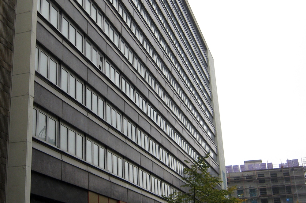 Hochhaus am Brühl 34-50 wird als Asylunterkunft geplant. Foto: Alexander Böhm