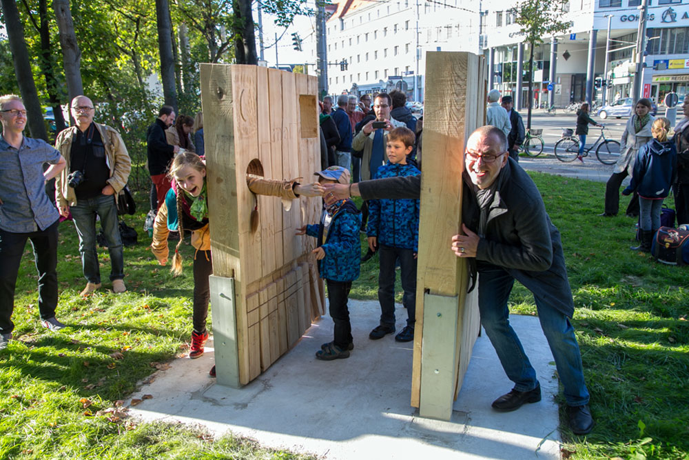Einweihung des Nachdenke-Ortes "Denk mal! im öffentlichen Raum, für Integration und starke Nachbarschaften!" Foto: Holger Simmat
