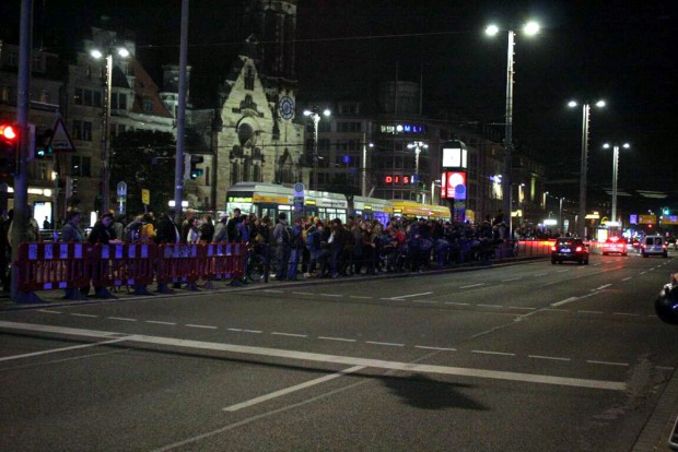 Legida auch heute wieder bereits vor und beim Abmarsch mit Lärm begrüßt: Gegenprotest am Goerdeler Ring. Foto: L-IZ.de