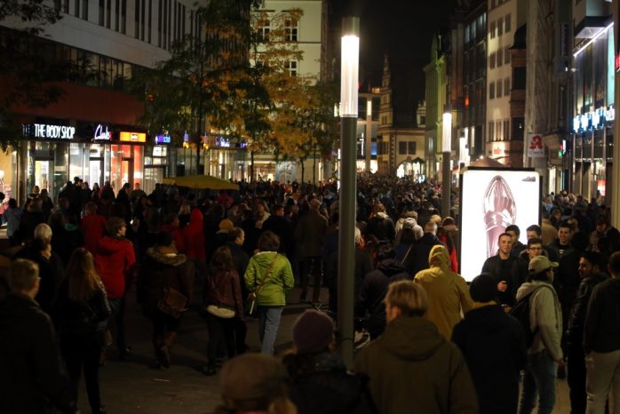 Nach dem LIchtfest gings für die meisten durch die Innenstadt. Foto: L-IZ.de