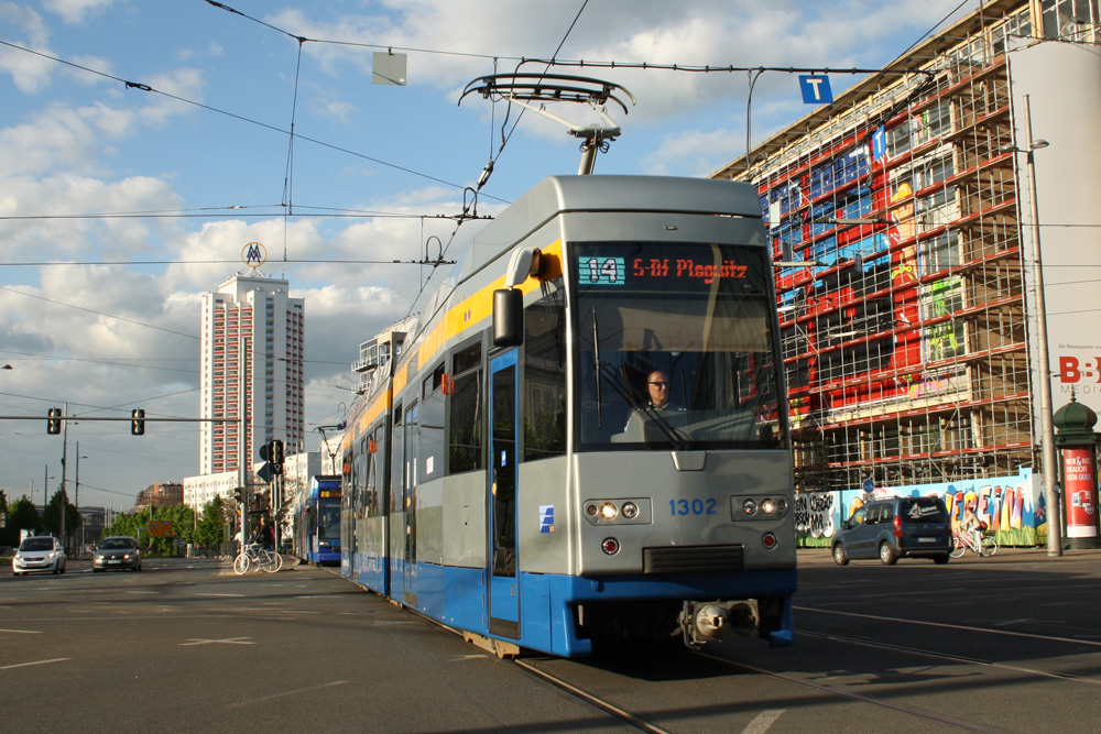 Straßenbahn der Linie 14 am Augustusplatz. Foto: Ralf Julke
