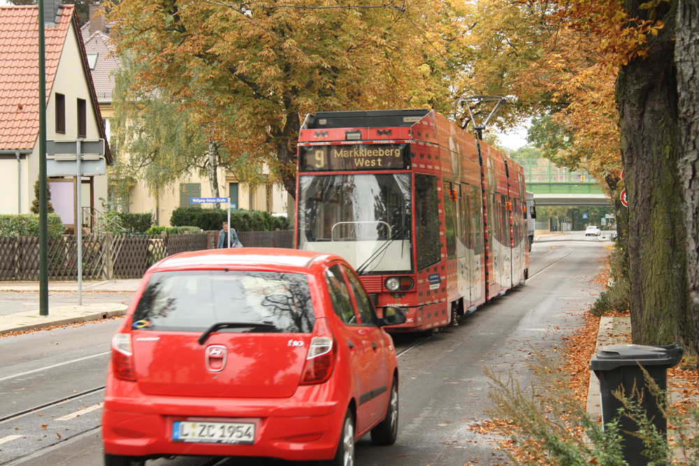 Straßenbahn der Linie 9 in Markkleeberg unterwegs. Foto: Ralf Julke