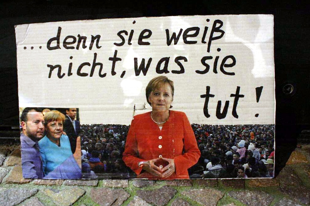 Mutti ist das Ziel - jetzt wo sie Pro-Asyl ist, natürlich ganz deutlich. Aber wieso lassen patriotische Deutsche ihren Müll in der Innenstadt zurück? Die Verlotterung des Abendlandes hat begonnen! Foto: L-IZ.de