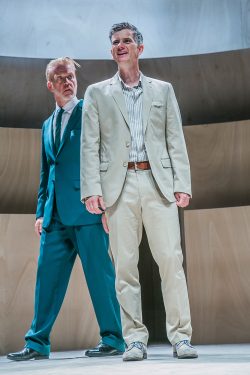 Nathan (Ralph Jung) und Sultan Saladin (Hermann Große-Berg). Foto: Jochen Quast / Theater Erlangen